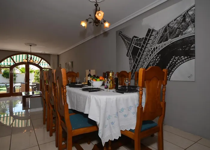 Tricia 6 Bedroom Americas Vila *